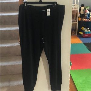 NWT Gap size L black super soft joggers